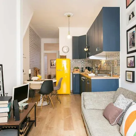 Appartement Charming With Terrace St Amaro Lissabon